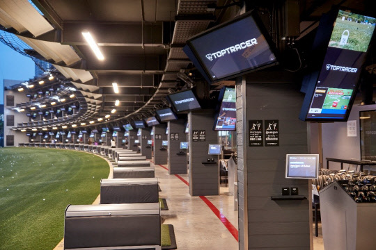 태국 방콕 탑골프 메가시티에 LG전자의 디지털 사이니지가 설치돼 있다. LG전자 제공